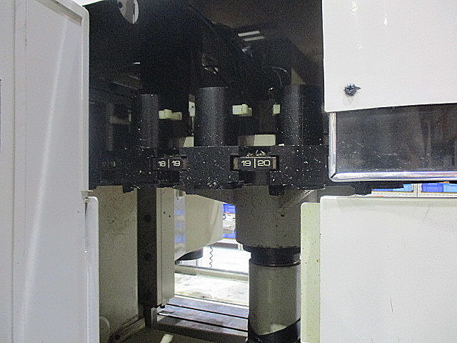 H010024 立型マシニングセンター 日平トヤマ TMC-40V_6