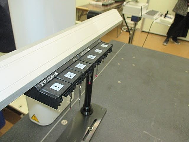 C118341 ＣＮＣ三次元測定機 ミツトヨ Crysta-Apex C121210_2