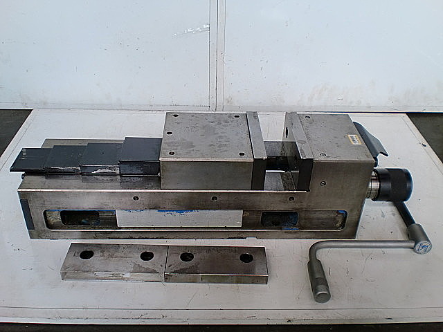 A011628 ロックタイト精密マシンバイス ナベヤ LTFV-150H_0