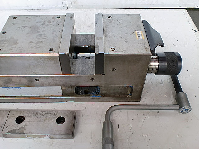 A011628 ロックタイト精密マシンバイス ナベヤ LTFV-150H_2