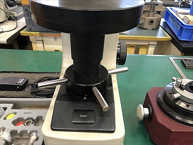 C108056 ロックウェル硬さ試験機 アカシ ARK-600 | 株式会社 小林機械