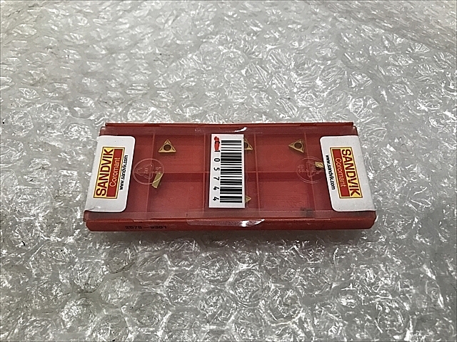 C105744 チップ 新品 サンドビック TCMT06T104-UF235_0