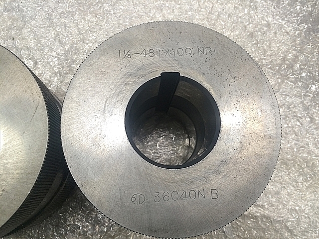 A112268 転造丸ダイス ツガミ 1 1/8-48T×100 NR1_2