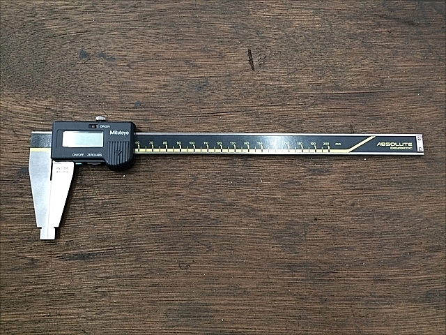 Mitutoyo デジタルカリパス 200mm ケース付き（型番: CDC-20C）