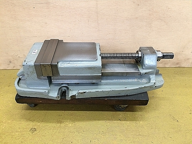 鋳鉄製マシンバイスStrong Tool 口幅80mm 穴あけ加工 鋳鉄製マシンバイスStrong Tool 口幅80mm 穴あけ加工