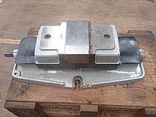 両締めマシンバイス　150 津田駒 A125249 並列バイス 津田駒 VM-150 | 株式会社 小林機械