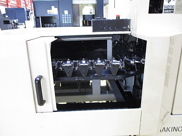 P004969 立型マシニングセンター 牧野フライス製作所 V33 | 株式