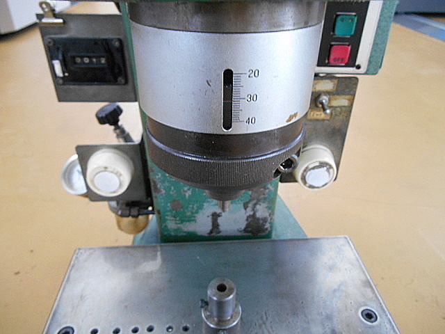 A032629 リベッティングマシン ブラザー BR1-103 | 株式会社 A032629 リベッティングマシン ブラザー BR1-103 | 株式会社