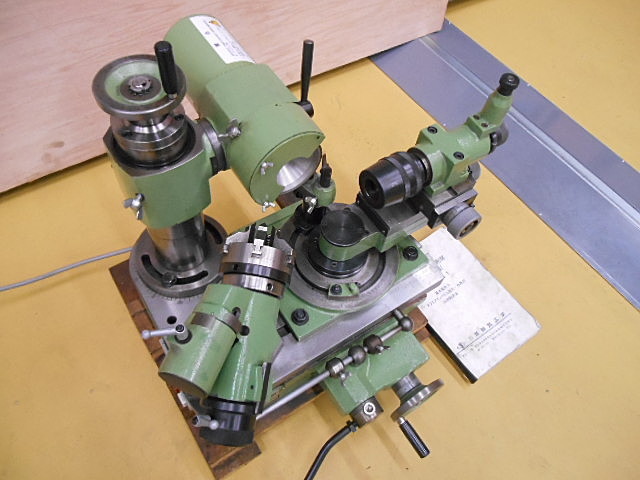 A030231 エンドミル研削盤 飯田鉄工所 GT-200KR | 株式会社 小林機械 A030231 エンドミル研削盤 飯田鉄工所 GT-200KR | 株式会社 小林機械