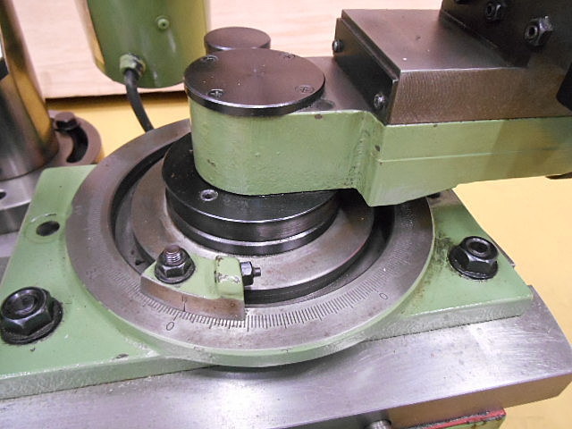 A030231 エンドミル研削盤 飯田鉄工所 GT-200KR | 株式会社 小林機械 A030231 エンドミル研削盤 飯田鉄工所 GT-200KR | 株式会社 小林機械