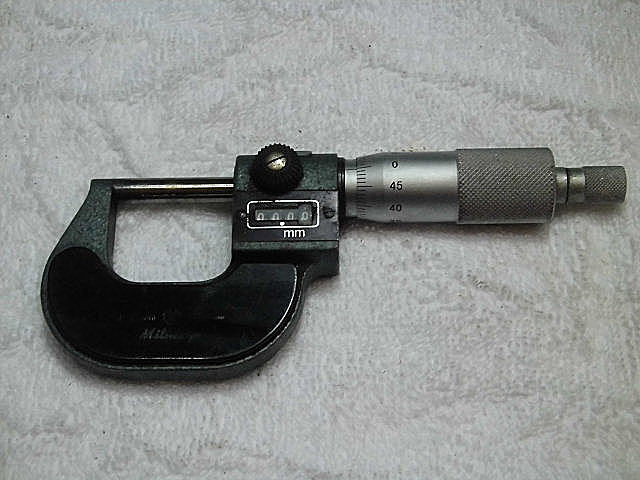 A024733 カウント外側マイクロメーター ミツトヨ M810-25 | 株式