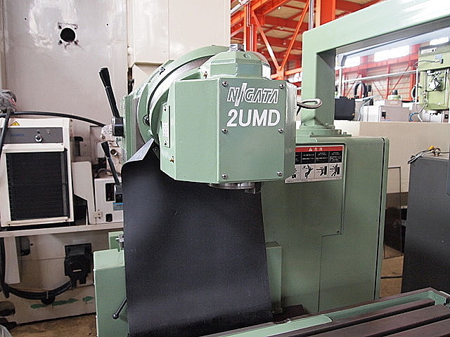 P002054 ＮＣ万能フライス 新潟鉄工 2UMD_2