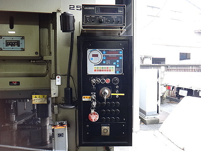 G002732 ２５０Ｔ冷間鍛造プレス コマツ LIC250-Ⅱ_2