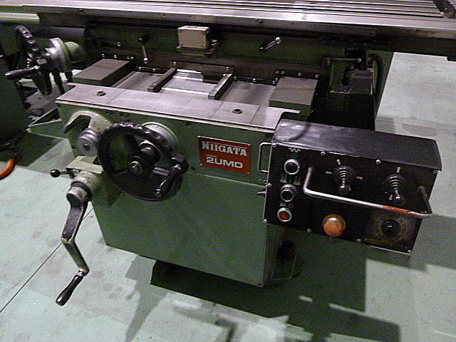 P900097 万能フライス 新潟鉄工 2UMD_4