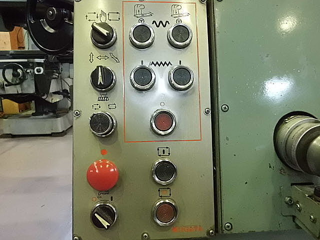 B003073 万能フライス 新潟鉄工 2UMC_8