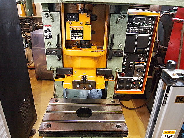 P001636 Ｃ型プレス アマダ TP-15AX_2