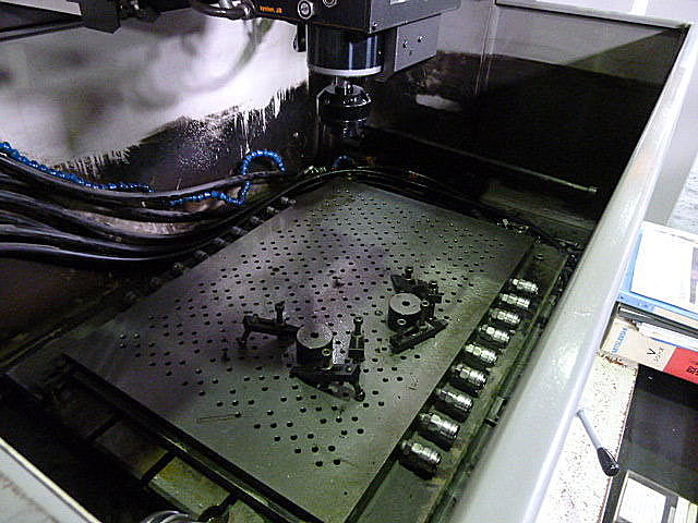 J002211 ＮＣ放電加工機 三菱電機 V55F_4