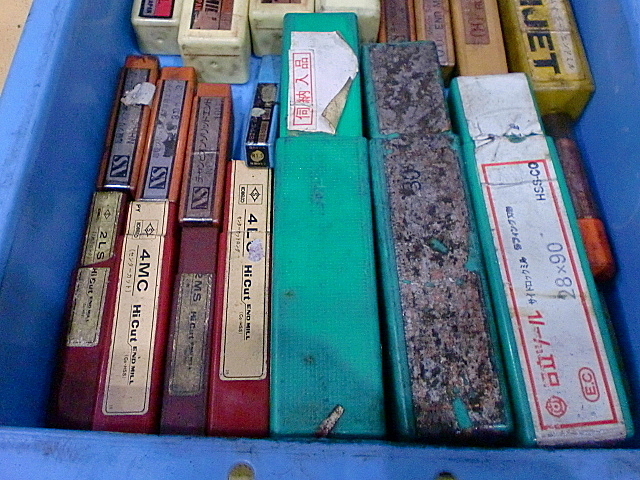 A018351 箱入りエンドミル1山 --_3