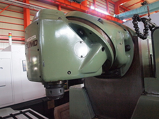 P000698 万能フライス 新潟鉄工 3UMD_3