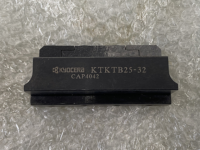 A131037 突切用ホルダー 京セラ KTKTB25-32_0