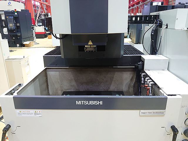 P007409 ＮＣ放電加工機 三菱電機 EA8PVM_2