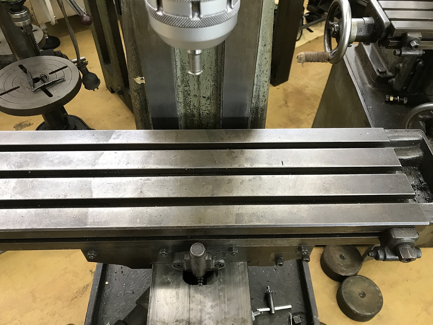 C131736 立フライス盤 井上工機 | 株式会社 小林機械 C131736 立フライス盤 井上工機 | 株式会社 小林機械