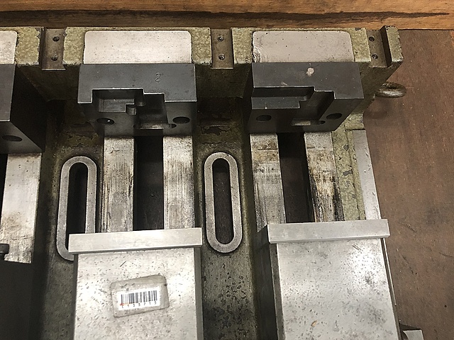 C133715 並列バイス 津田駒 VM-100_1