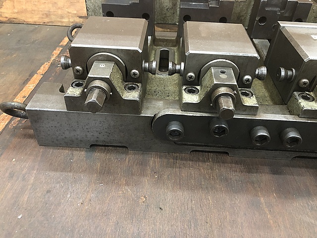 C133715 並列バイス 津田駒 VM-100_2