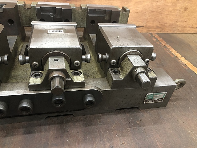 C133715 並列バイス 津田駒 VM-100_4