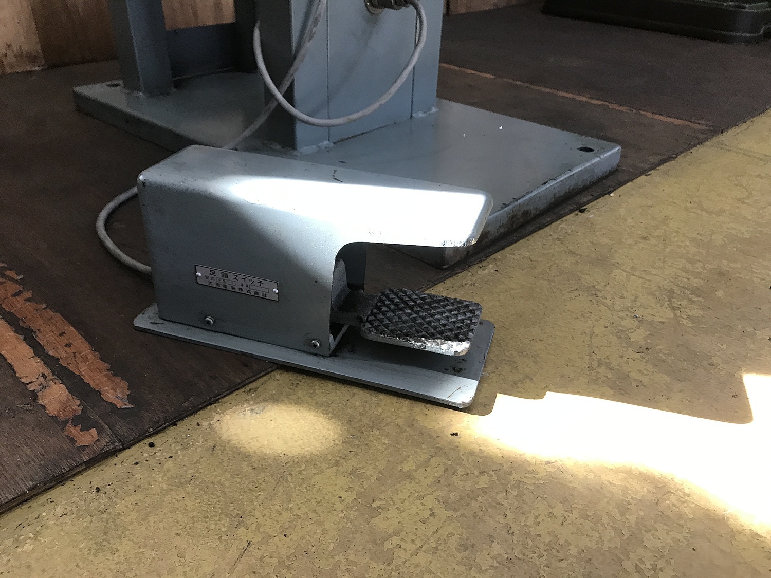 C136151 スポット溶接機 ダイデン SL-AP-400 | 株式会社 小林機械 C136151 スポット溶接機 ダイデン SL-AP-400 | 株式会社 小林機械