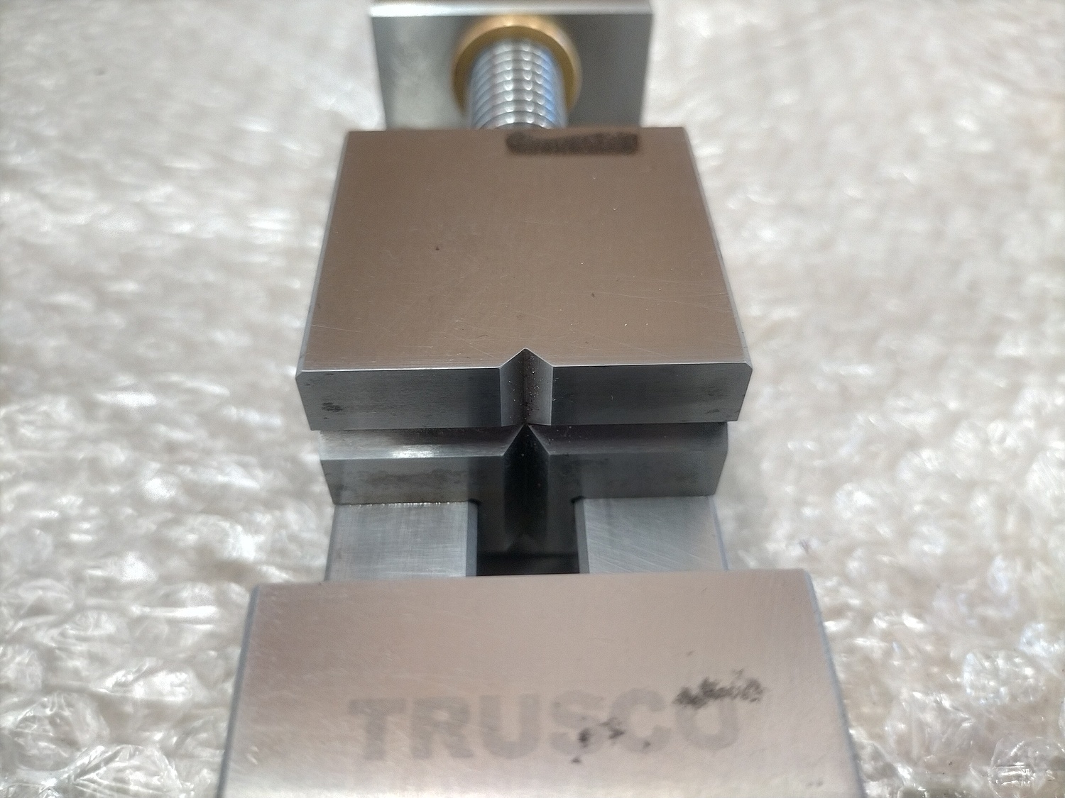 全国組立設置無料 TRUSCO 精密バイス 50mm 浮き上がり防止構造タイプ TVD-50A
