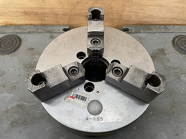 C142190 スクロールチャック -- 9吋_0