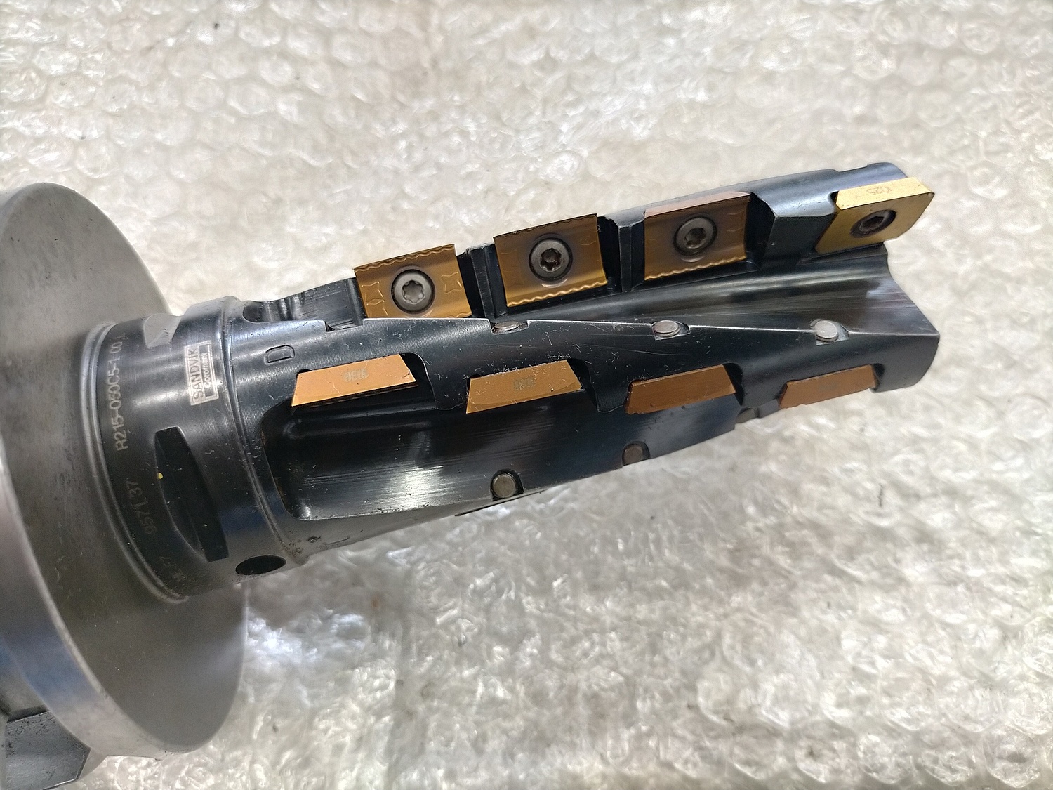 C129507 R215-050C5-100L サンドビック ロングエッジカッター | 株式 