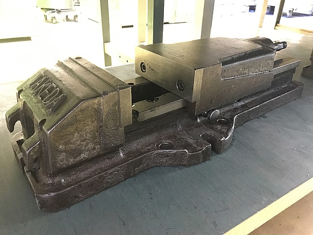 C127337 油圧バイス２個 --_1