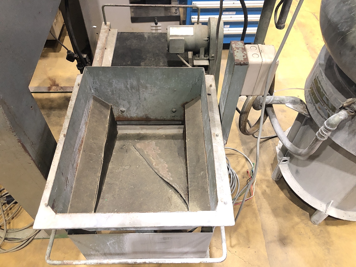 ぶるぶる！振動バレル研磨機　ウルトラバイブ同型　輸入品 Amazon | EC Tool 振動式研磨機 振動 バレル研磨機 110V