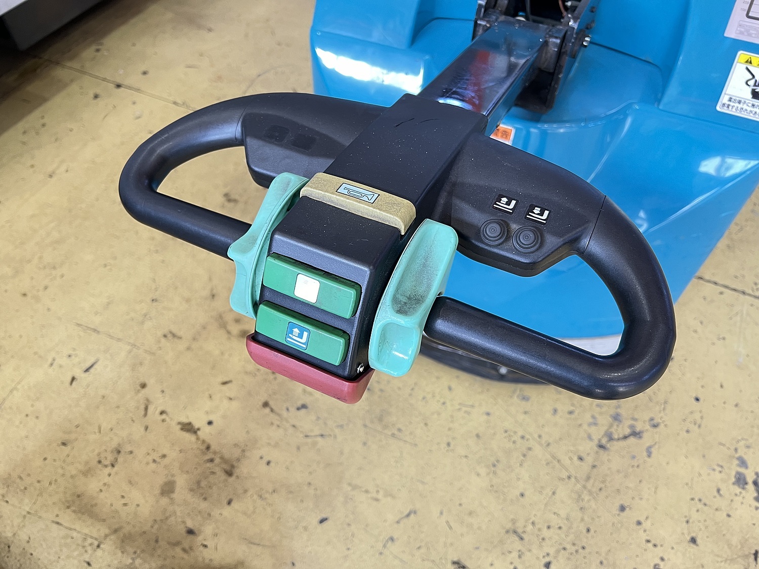 電動工具 中古品】アストロプロダクツ エアインパクトレンチ AP040852