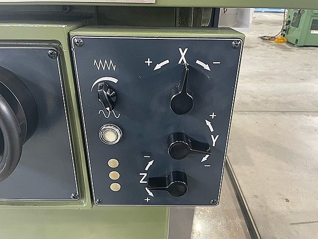 H018504 ＮＣ立フライス 牧野フライス製作所 AEV5-85_8