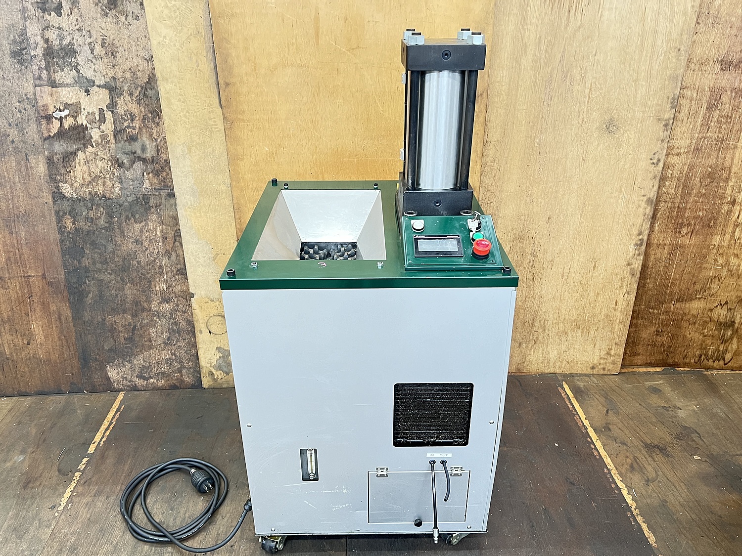C165967 自動切粉粉砕圧縮機 クリエイトエンジニアリング VNP-25E-65F