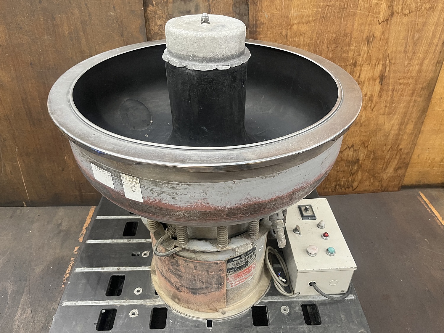 C168533 振動バレル研磨機 月島機械 FM-3 | 株式会社 小林機械