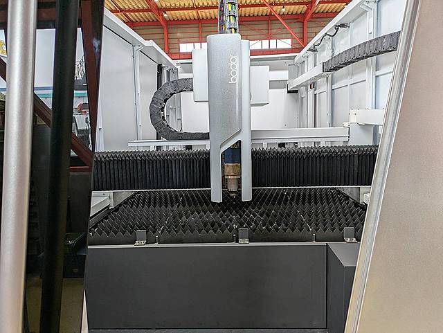 P008822 ファイバーレーザー加工機 bodor C3-12kw_2
