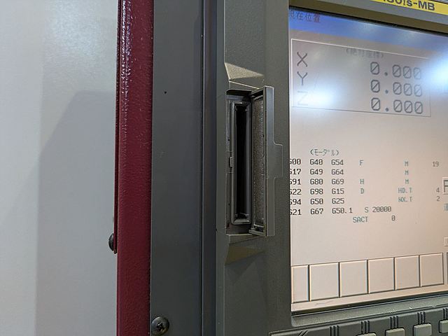 P008371 立型マシニングセンター OKK VP400_12