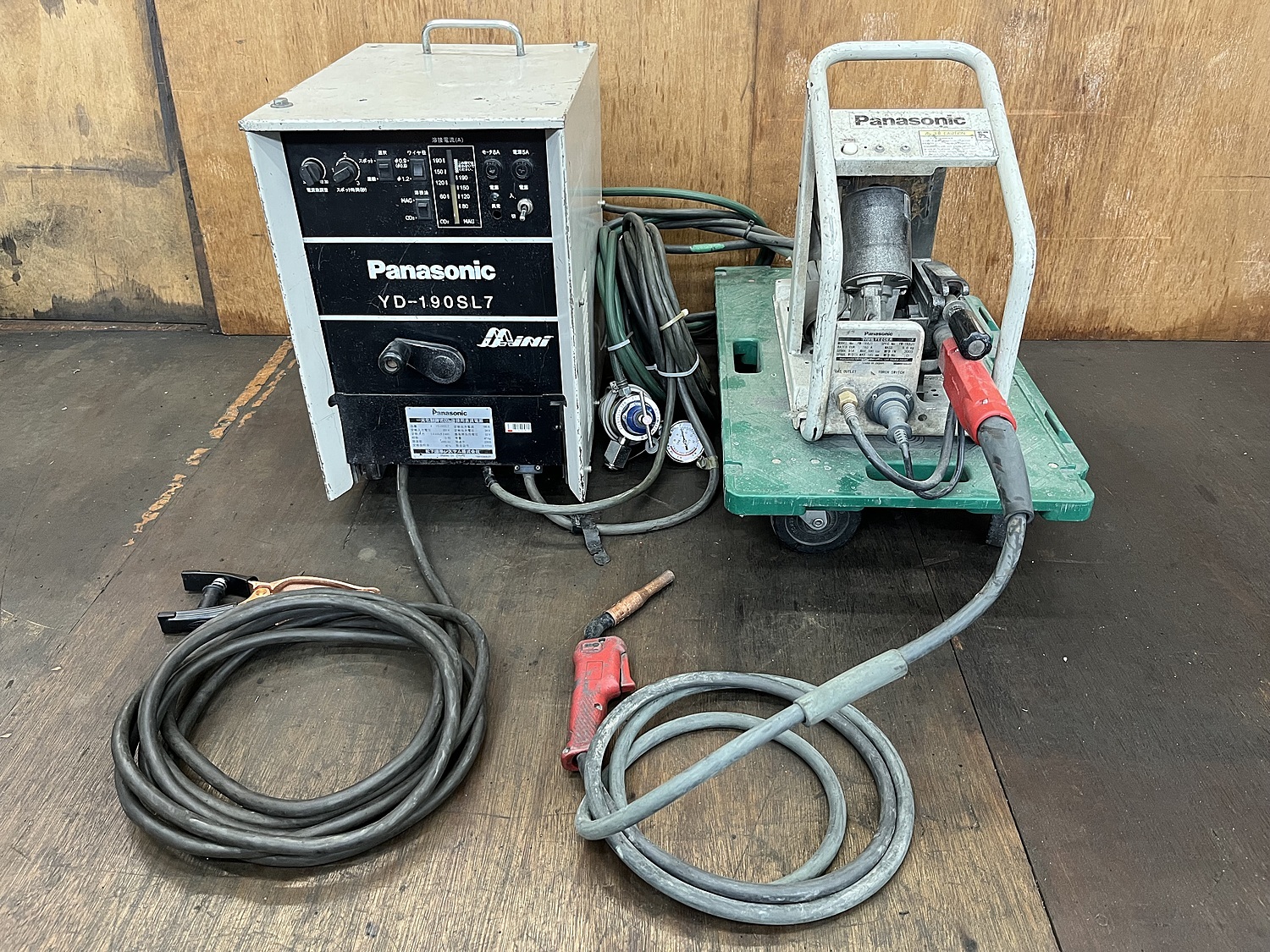 パナソニック　半自動溶接機　YD-190SL7 Panasonic/パナソニック YD-190SL7 190A CO2/MAG半自動溶接機 | 機械