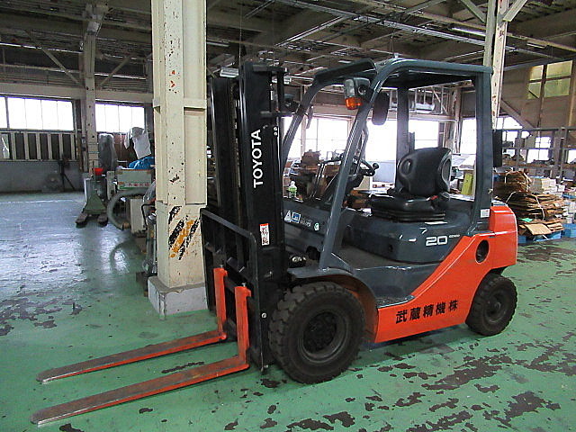 P009173 フォークリフト トヨタ 02-8FGL20_1