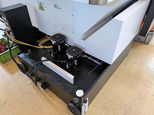 P008948 五軸加工機 ヤマザキマザック VARIAXIS J-500_14