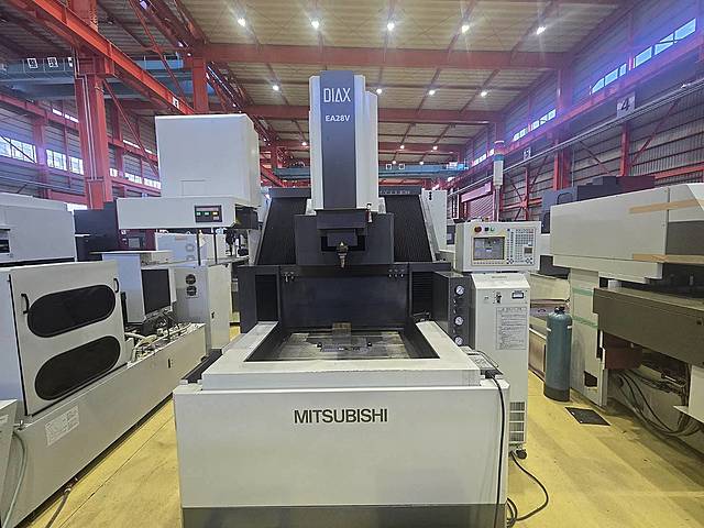 P009090 ＮＣ放電加工機 三菱電機 EA28VM