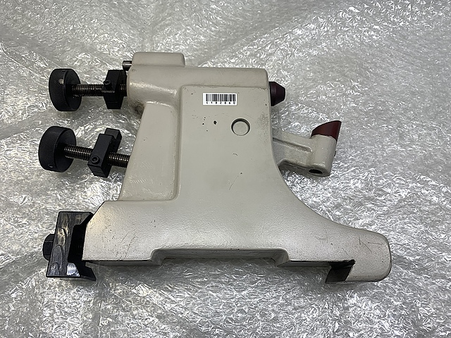 C182860 円筒研削盤用振れ止め 豊田工機_0