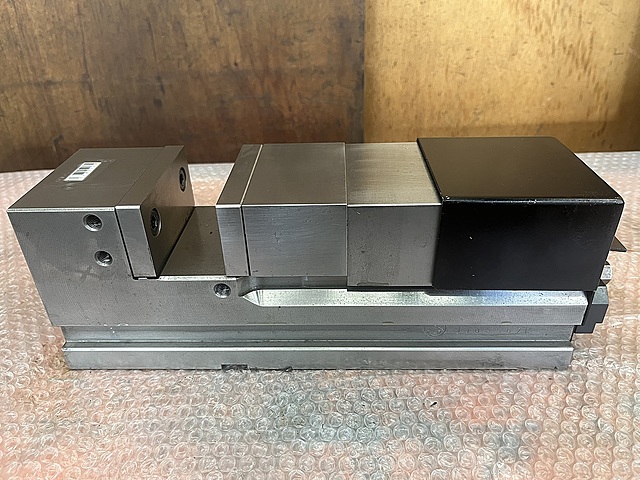 C183148 治具マシンバイス 津田駒 VJ-100