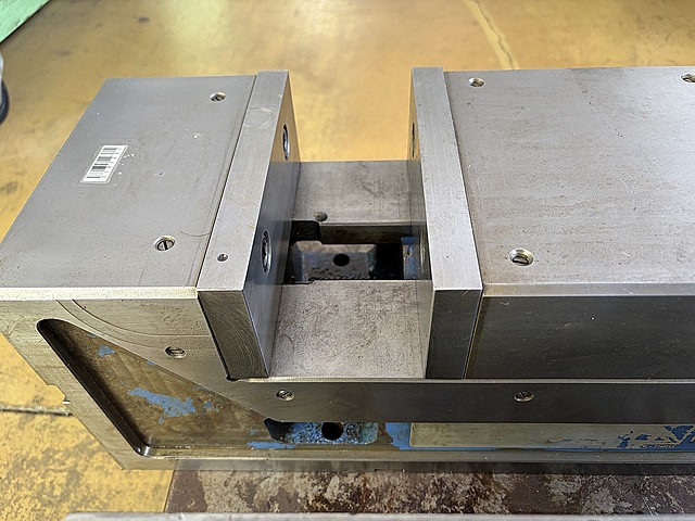 C181421 ロックタイトマシンバイス ナベヤ 175_1