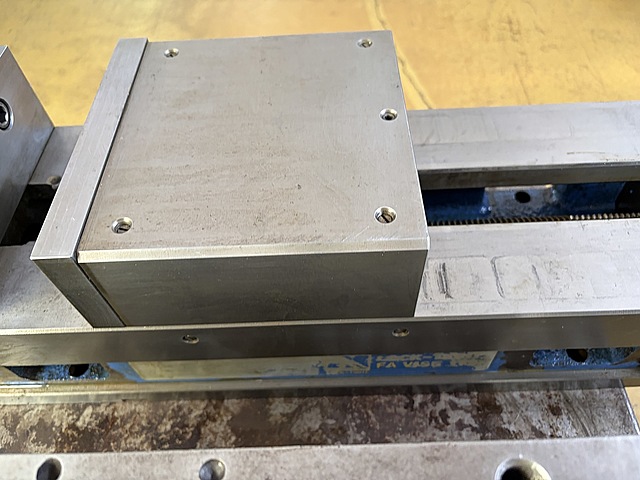 C181421 ロックタイトマシンバイス ナベヤ 175_2