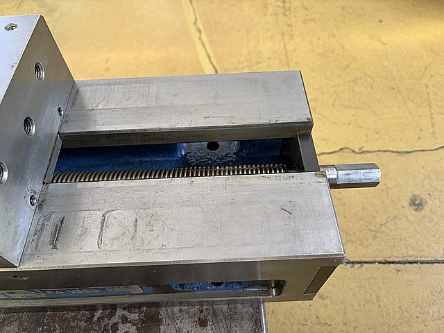 C181421 ロックタイトマシンバイス ナベヤ 175_3